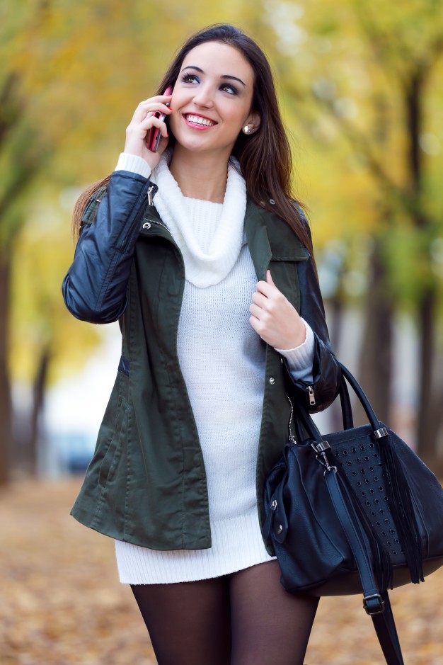 telephone a une femme
