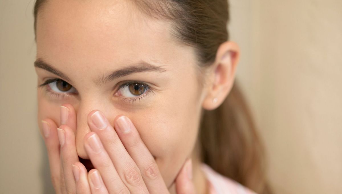 elle n a pas l air interesse